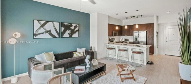 Building Photo - 591 Evernia St