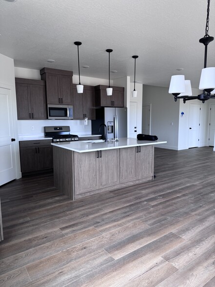 Kitchen - 4404 W 300 N