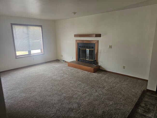 living room - 741 Aspen Ave