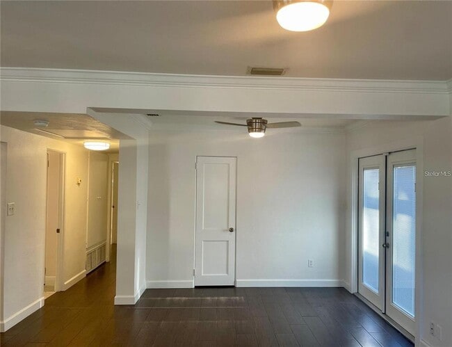 Building Photo - 918 Golfview St