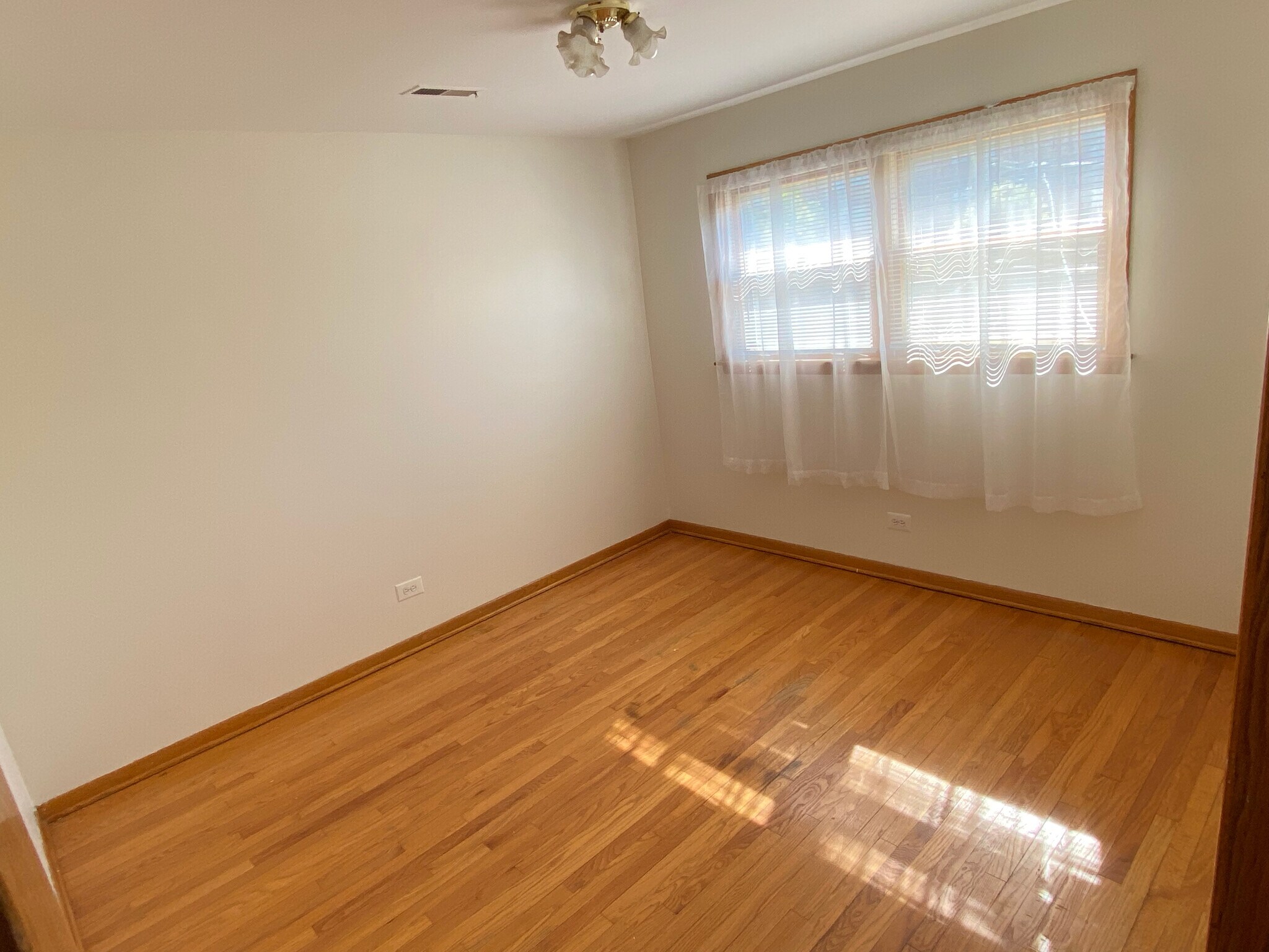 Building Photo - 2054 Parkside Dr