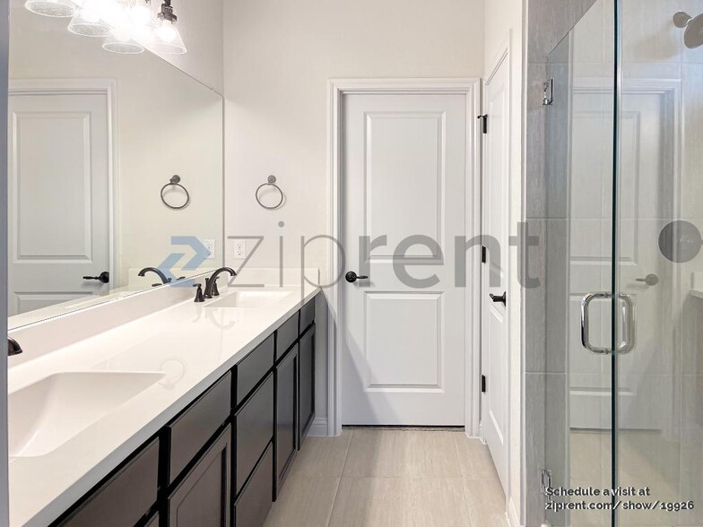 Building Photo - 8609 McKamy Dr