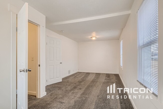 Building Photo - 1335 W 800 S