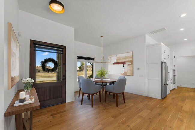 Building Photo - Gorgeous Rental in Wild House East Springfield