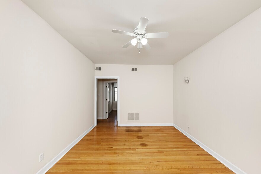 Building Photo - 540 W Aldine Ave