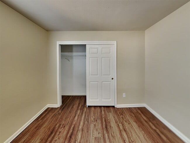 Building Photo - 11830 Rolling Stream Dr