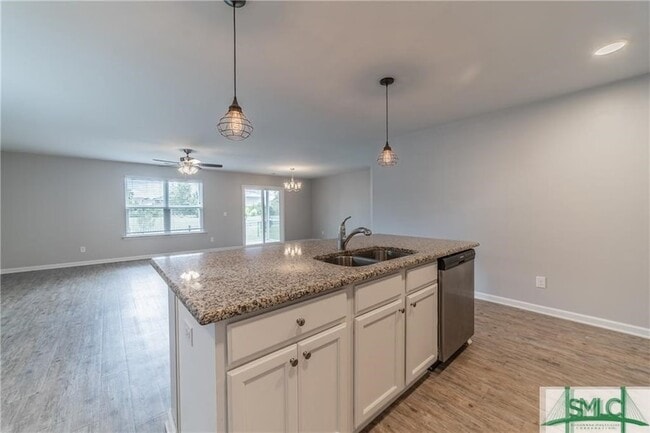 Building Photo - 595 Hogan Dr