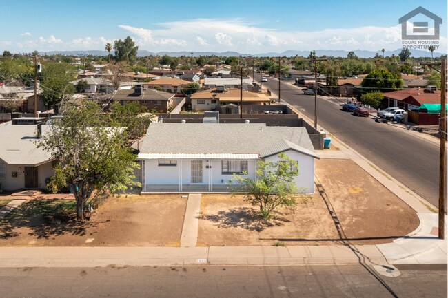Building Photo - 3Bed/1.5Bath House at Northern Ave/31st Ave! Ready for Immediate Move-In! -- NO HOA!