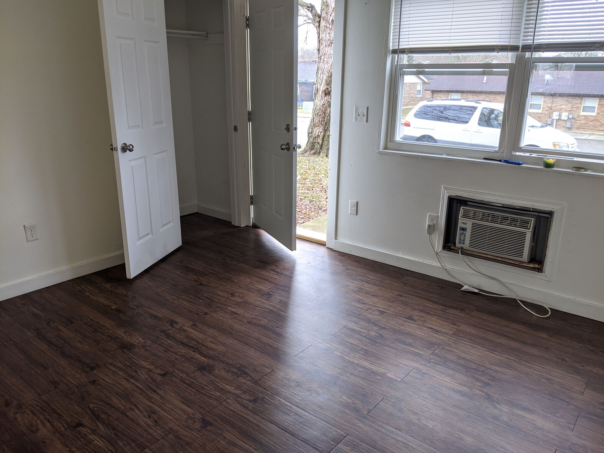 Living Room Front Entry - 1227 Hilltop Dr