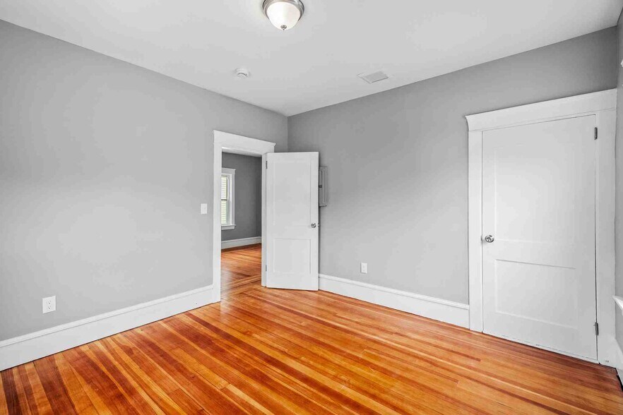 Building Photo - 100 Weetamoe St