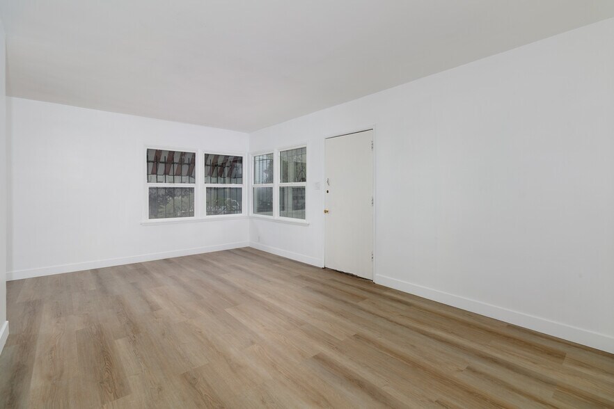 Building Photo - 1723 W 35th Pl