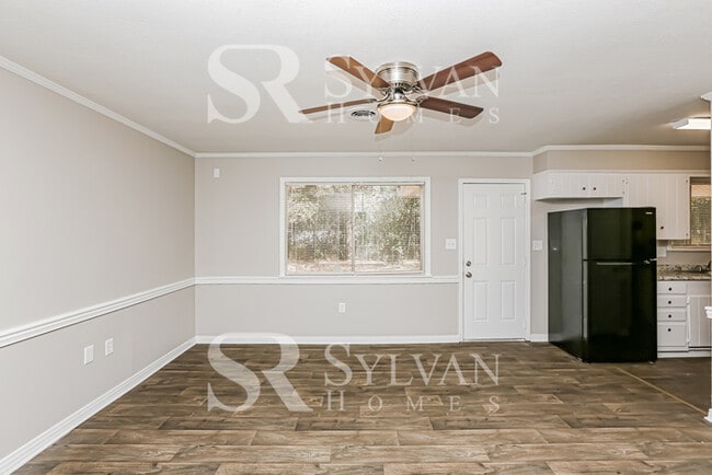 Building Photo - Carve Out a Great Life Here!