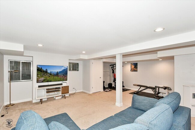 Building Photo - 17323 Lakebrook Dr