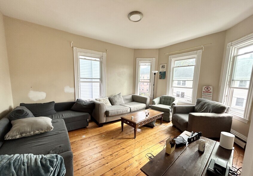 Building Photo - 72 Calumet St