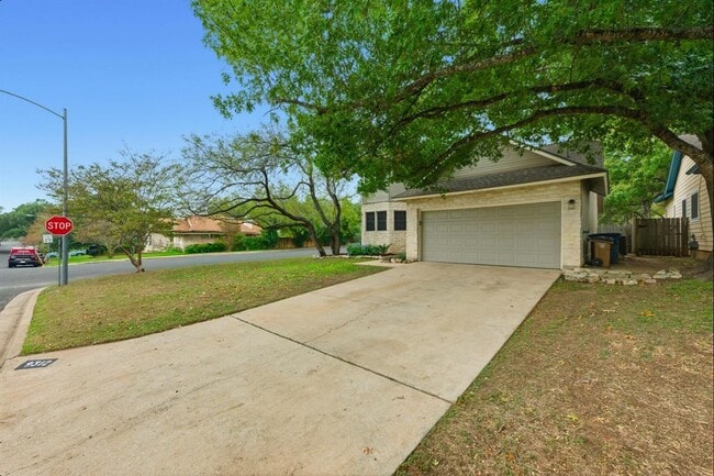 Building Photo - 9312 Roxanna Dr