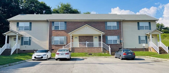 Building Photo - Charming Three Bedroom Columbia Townhome C...