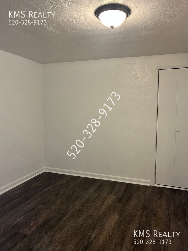 Building Photo - 2 Bed/1 Bath - OWNER/AGENT