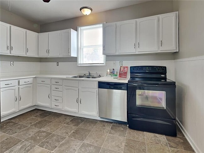 Building Photo - 52 22nd Ave NE