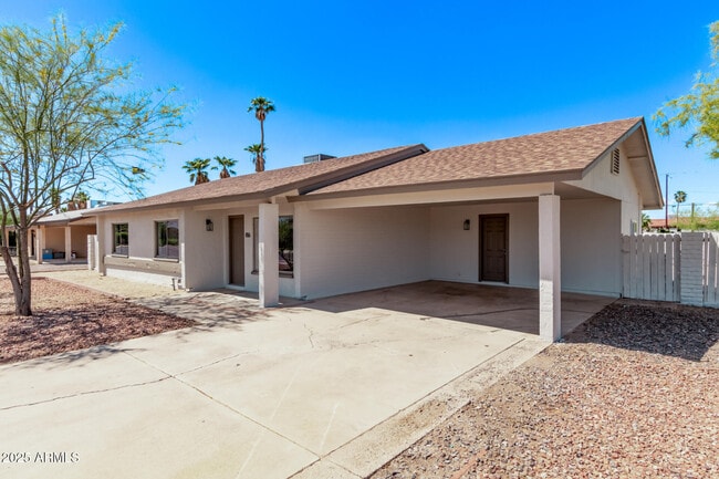 Building Photo - 816 E Saguaro St