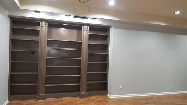 Building Photo - 3885 Waterford Dr