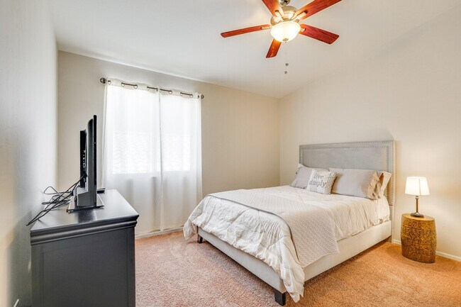 Building Photo - 1209 W Crystal Palace Pl