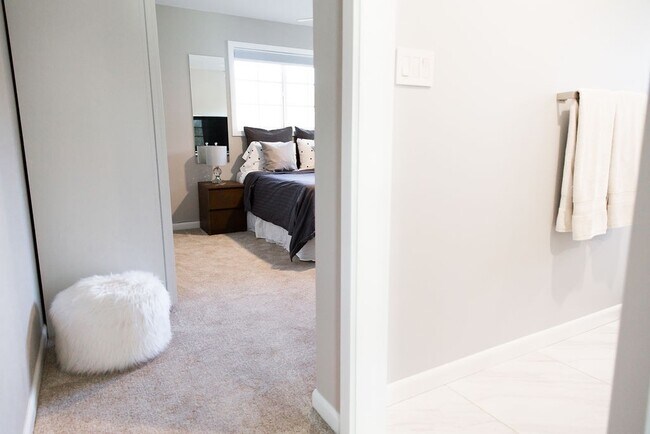 Building Photo - Gorgeous Fully Furnished 3 Bd 2 Bath Vacation Home!