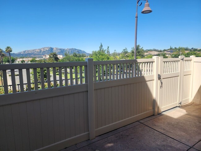 Building Photo - Gorgeous Townhome in South Temecula with V...