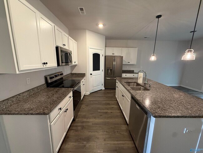 Building Photo - 16205 Glenncrest Ln