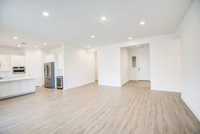 Building Photo - NEW 4 Bedroom home in Phoenix!