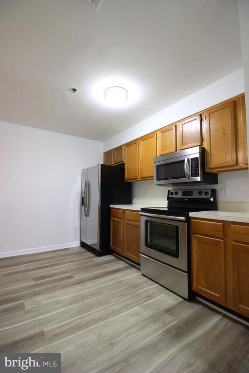 Building Photo - 1100 Quaker Hill Dr