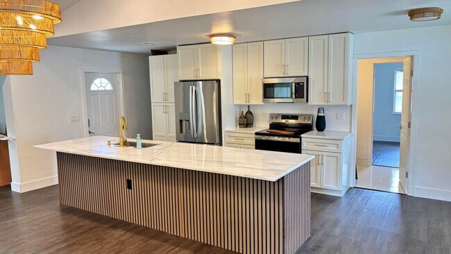 Building Photo - 10303 Pippin Ln