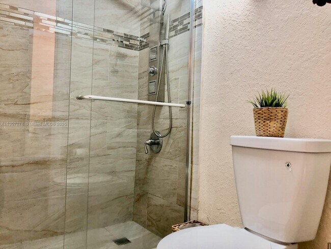 Building Photo - 2532 Centergate Dr