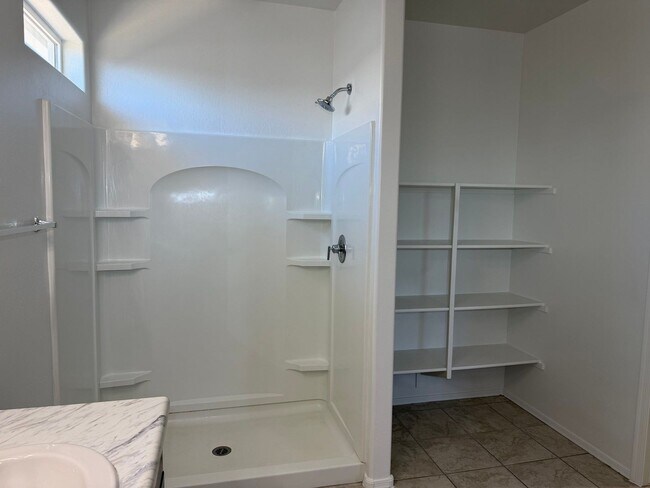 Building Photo - 9427 E Alfalfa Dr