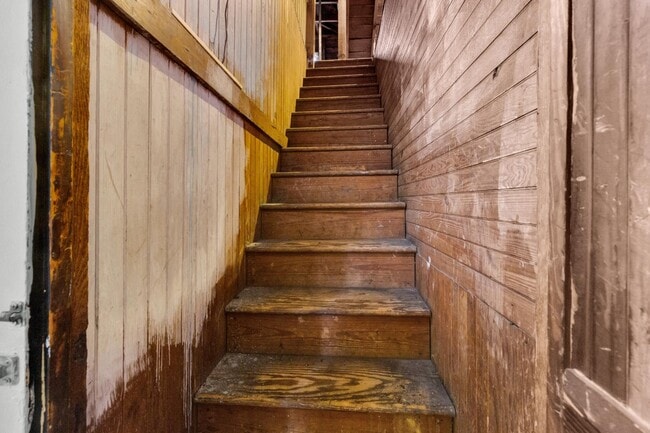 Building Photo - 1110 N Pasteur St