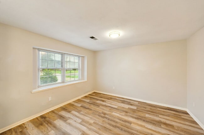 Building Photo - Move-In Ready 3BR/2BA in Baytown – 1,472 Sq Ft with Private Yard & Garage