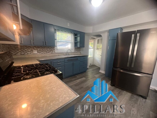 Building Photo - "Charming 3-Bedroom Home with Spacious Lay...