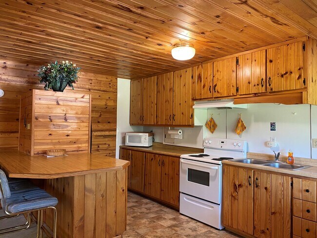 Building Photo - LONG TERM RIVERFRONT CABIN