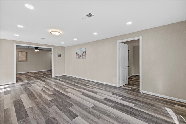 Building Photo - 10613 Chadwick St