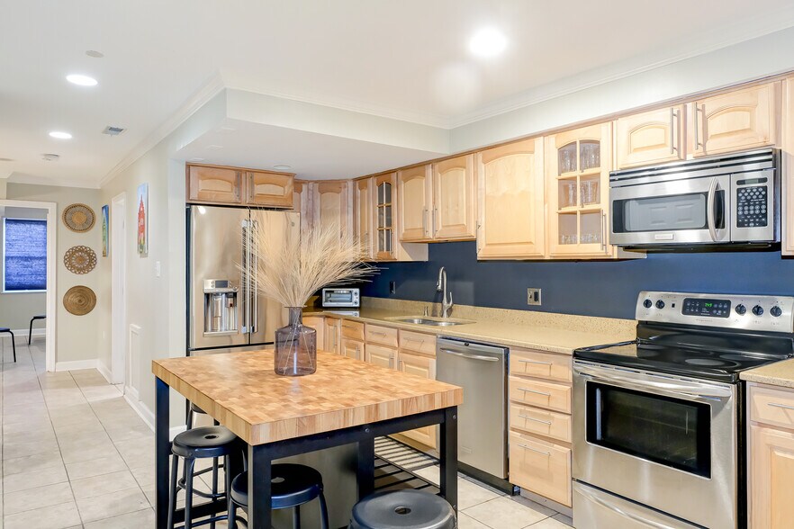 Cook & Eat Area - 1337 Harvard St NW