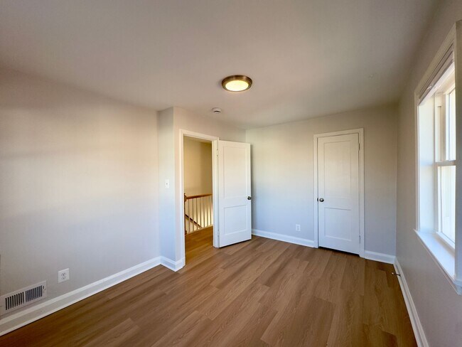 Building Photo - Renovated 3 Bed / 1.5 Bath in Essex | Parking Pad | Available 1/19/2026