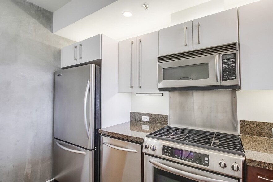 Building Photo - 321 10th Ave