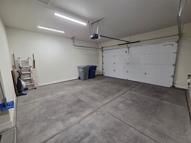 Building Photo - 1212 Hopewell Dr