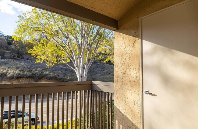 Building Photo - Clean & Decent One Bedroom Apartment