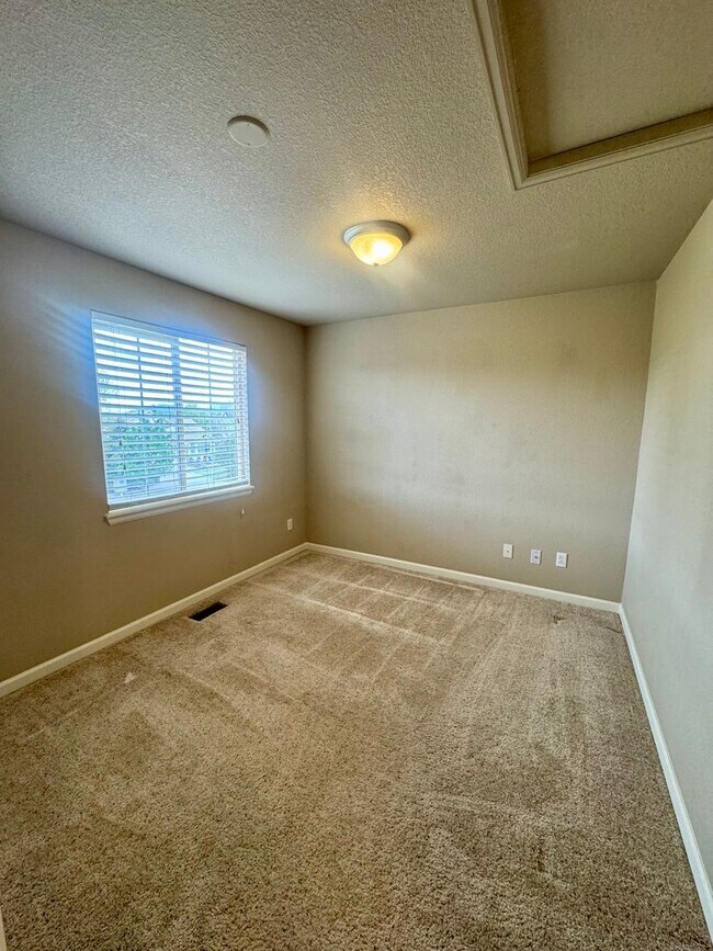 Building Photo - 5 Bedroom Home in Stetson Hills