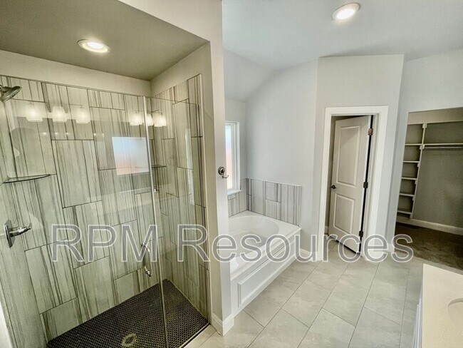 Building Photo - 9100 Yassir Blvd