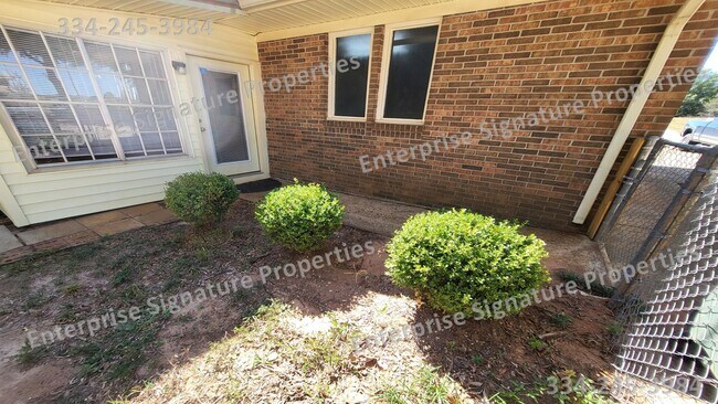 Building Photo - 2500 Neal Metcalf Rd