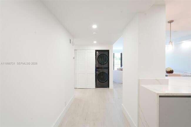 Building Photo - 251 Crandon Blvd