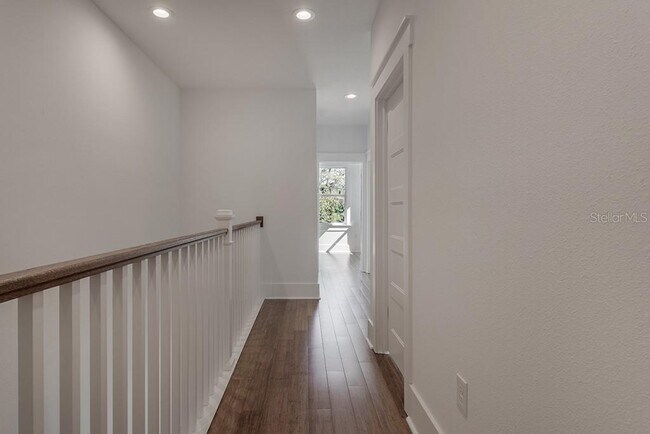 Building Photo - 807 E Ida St