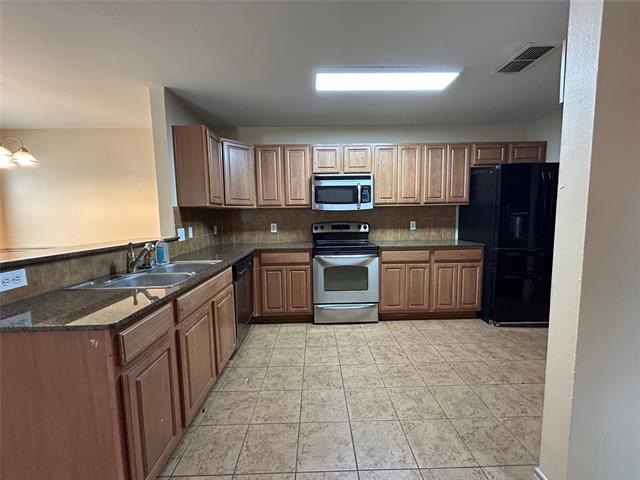 Building Photo - 3901 Oceanside Dr