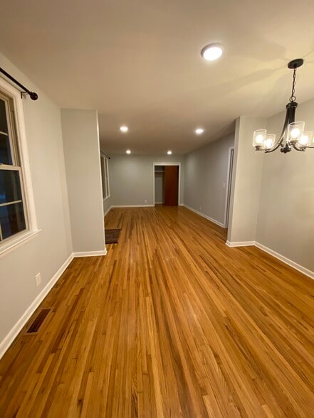 Dining room looking into living room - 918 N Graycroft Ave